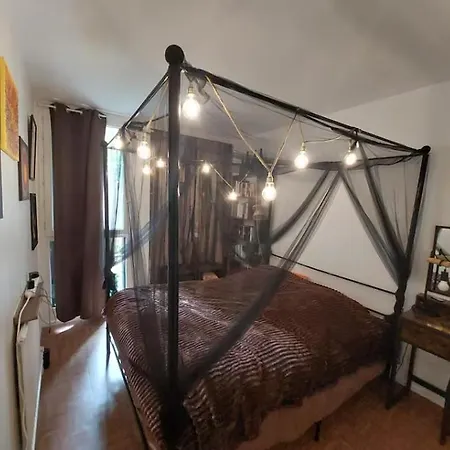 Privee Avec Petit Bureau *